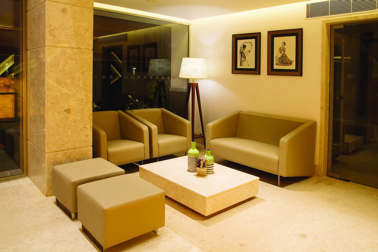 Urvashi Residency Hotel Madras Buitenkant foto